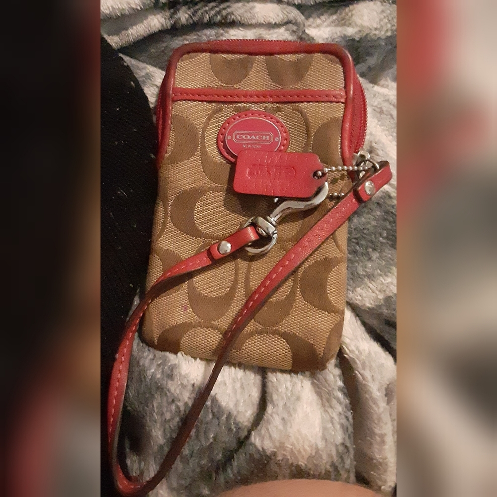 Coach  Vertical Clutch